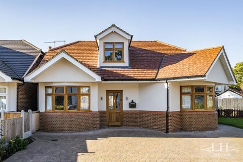 3 bedroom detached bungalow for sale, Netherpark Drive, Romford