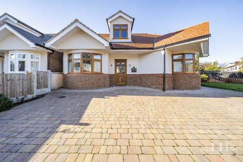 3 bedroom detached bungalow for sale, Netherpark Drive, Romford