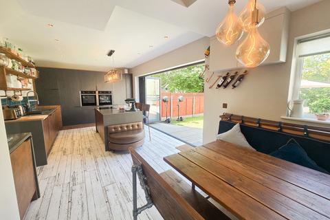 4 bedroom semi-detached house for sale, Lambgates Lane, Glossop SK13
