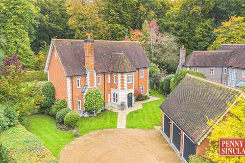 6 Ashdown Way, Kingwood, Henley-on-thames, RG9 5WD