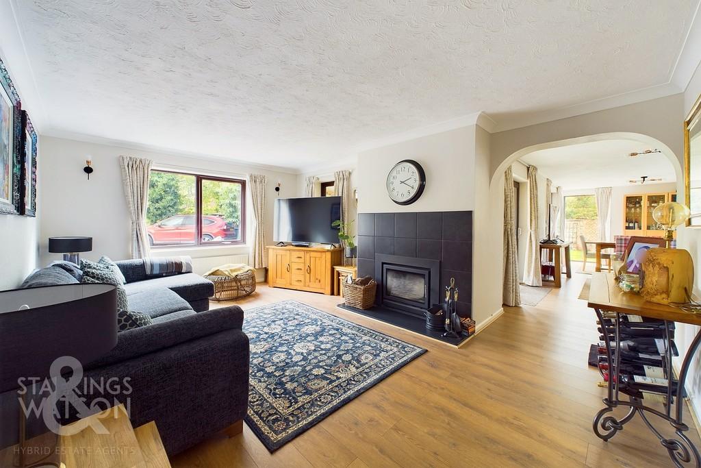 Bramble Way, Poringland, Norwich 4 bed detached house for sale £550,000