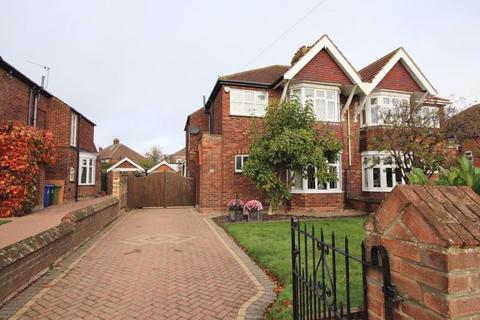 196 Clee Road, Grimsby, DN32 8NG