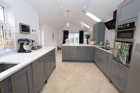 196 Clee Road, Grimsby, DN32 8NG