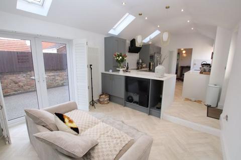 196 Clee Road, Grimsby, DN32 8NG