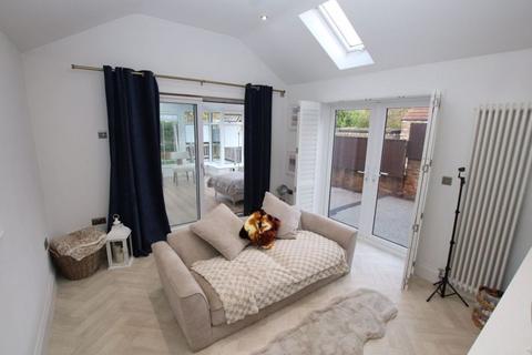 196 Clee Road, Grimsby, DN32 8NG