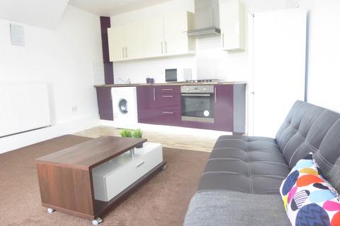 2 bedroom house to rent, Almondbury Bank, Huddersfield HD5