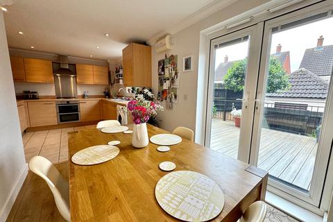 4 bedroom end of terrace house for sale, Okus, Old Town, Swindon SN1