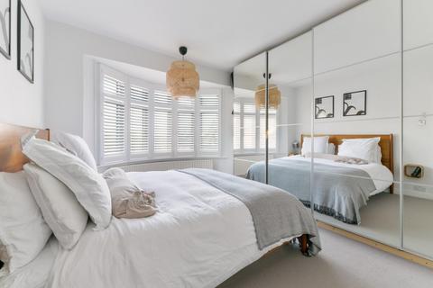 23 Inveresk Gardens, Worcester Park, KT4 7BB