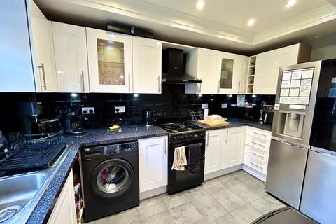 3 bedroom semi-detached house to rent, Devonshire Road, Salford