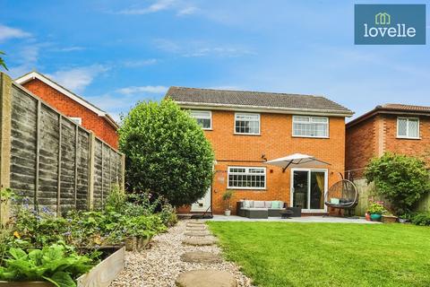 4 bedroom detached house for sale, Southfield Road, Holton-le-Clay DN36