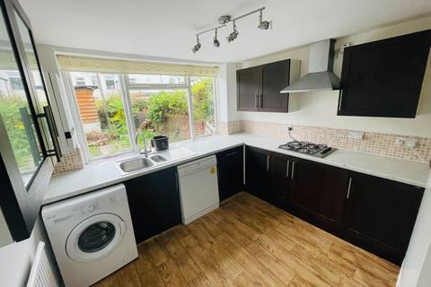 4 bedroom terraced house to rent, Llanishen Street