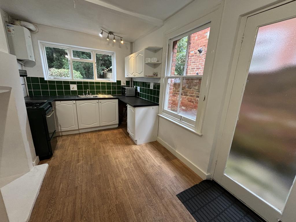 Surrey Road, Reading, RG2 3 bed end of terrace house to rent £1,500