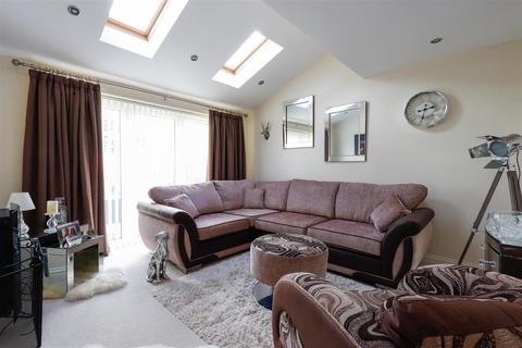 4 bedroom semi-detached house for sale, Bramble Avenue, Barry