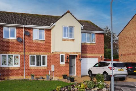 33 Bramble Avenue, Barry, CF62 7JN