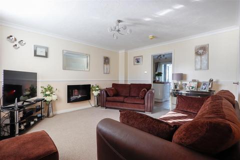 33 Bramble Avenue, Barry, CF62 7JN