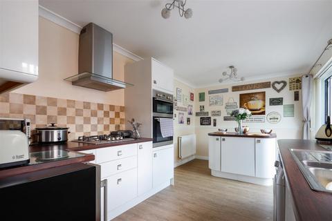 33 Bramble Avenue, Barry, CF62 7JN