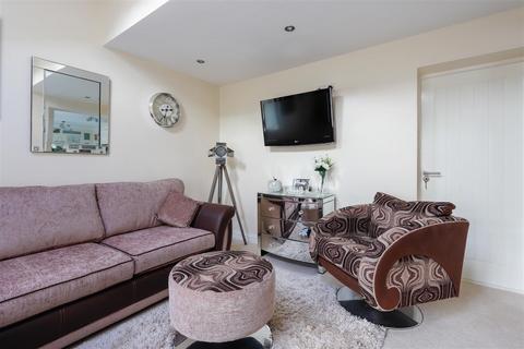 33 Bramble Avenue, Barry, CF62 7JN