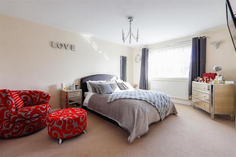 33 Bramble Avenue, Barry, CF62 7JN
