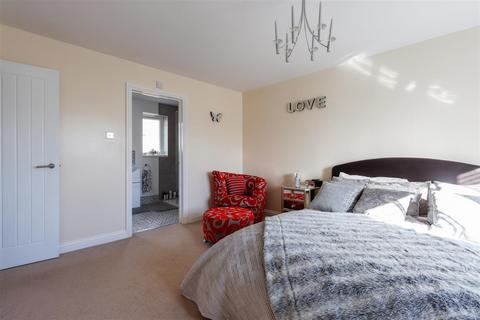 33 Bramble Avenue, Barry, CF62 7JN