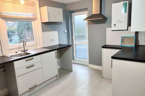 3 bedroom flat to rent, Prices Avenue, Margate