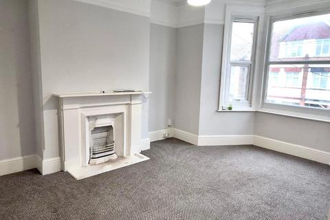3 bedroom flat to rent, Prices Avenue, Margate
