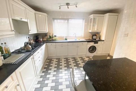 4 bedroom terraced house to rent, London N2