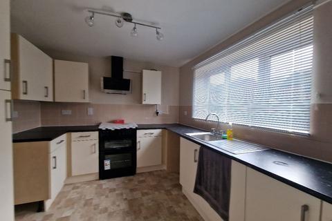 3 bedroom semi-detached house to rent, Brierley Hill DY5