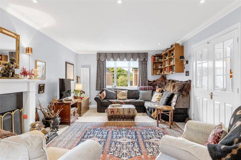 5 Quarry Close, Leatherhead, KT22 8US