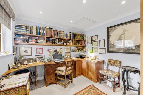 5 Quarry Close, Leatherhead, KT22 8US