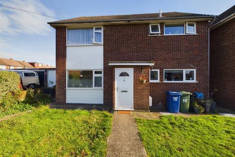 2 bedroom flat for sale, Larkswood Road, Corringham, SS17