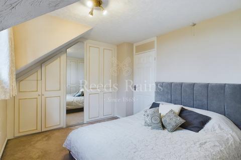 92 Knights Manor Way, Dartford, DA1 5SP