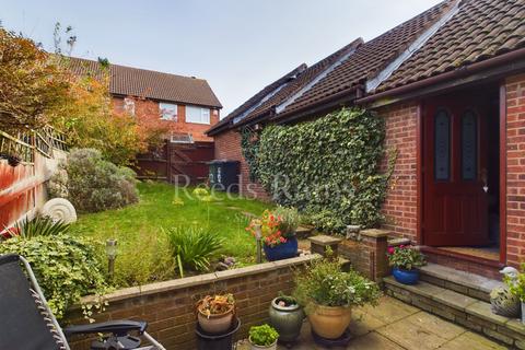 92 Knights Manor Way, Dartford, DA1 5SP