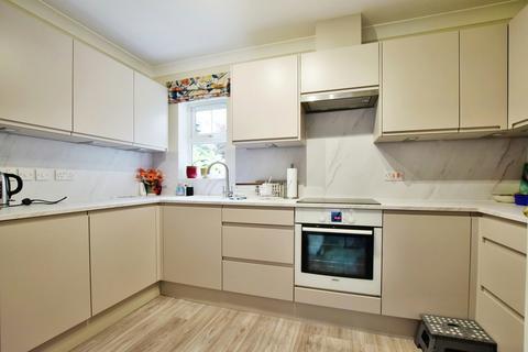 2 bedroom apartment for sale, Bramhall Lane South, Stockport SK7