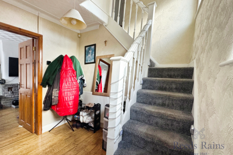 8 Deacons Drive, Salford, M6 7LG