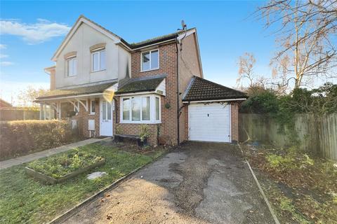 3 bedroom semi-detached house to rent, Quinneys Place, Kent CT5