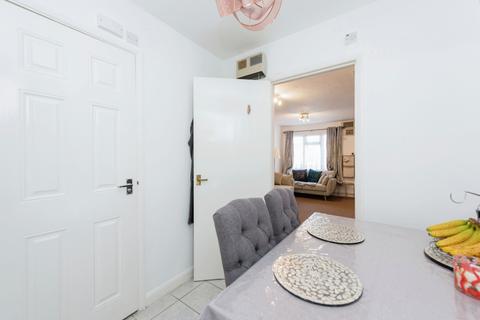 9 Heathlands Way, Hounslow, TW4 5BU