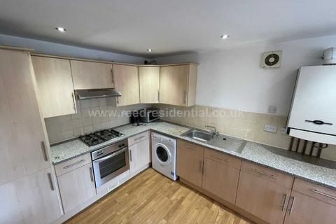 4 bedroom flat to rent, Nottingham NG7