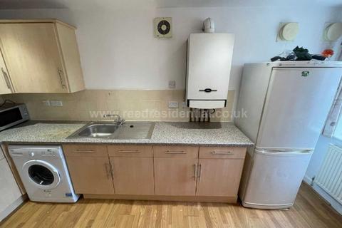 4 bedroom flat to rent, Nottingham NG7