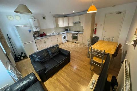 4 bedroom flat to rent, Nottingham NG7