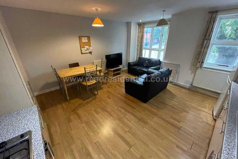 4 bedroom flat to rent, Nottingham NG7