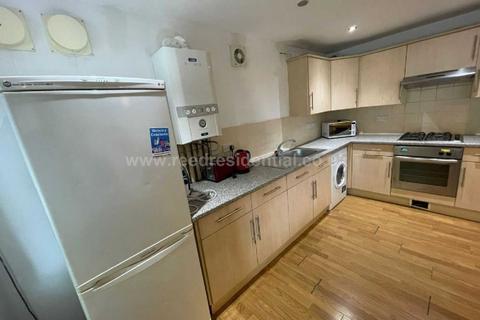4 bedroom flat to rent, Nottingham NG7