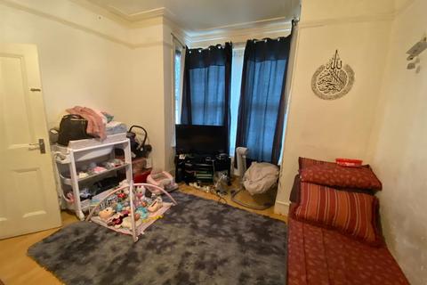 3 bedroom terraced house for sale, Hampton Road, Ilford