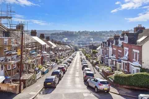 3 bedroom end of terrace house for sale, Mayfield Avenue, Dover, Kent