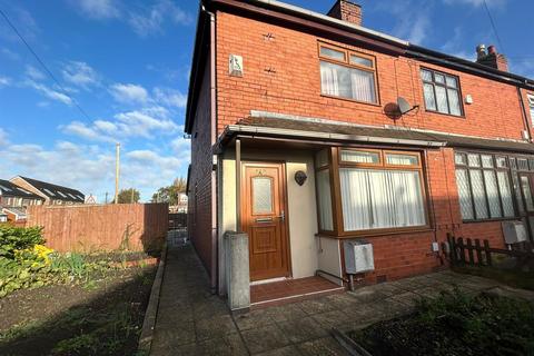 2 bedroom end of terrace house to rent, Incline Road, Oldham