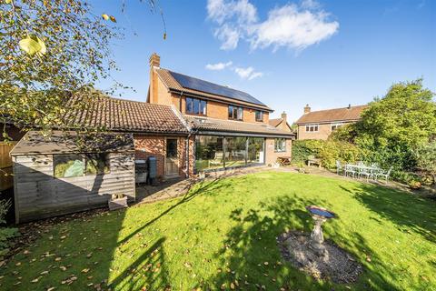 4 bedroom detached house for sale, Meare Close, Tadworth