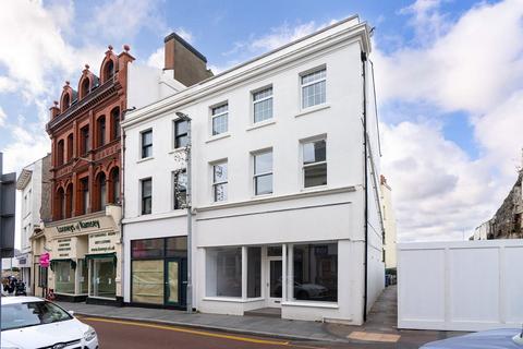 2 bedroom terraced house for sale, 26, Parliament Street, Ramsey