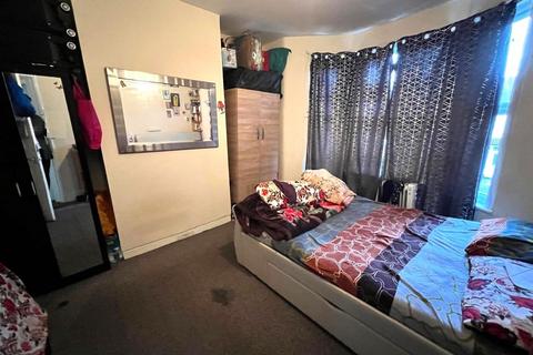 12 Clandon Road, Ilford, IG3 8BB
