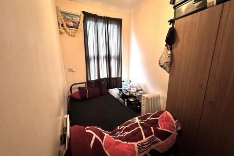 12 Clandon Road, Ilford, IG3 8BB