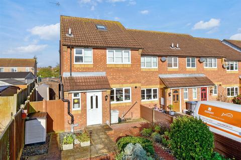 5 bedroom end of terrace house for sale, Drum Major Drive, Deal, Kent