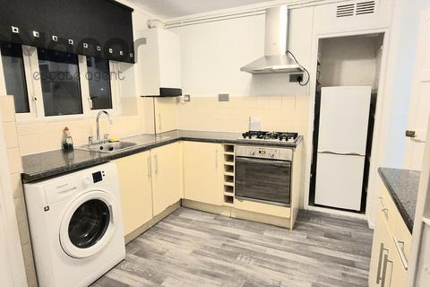 2 bedroom flat to rent, Longbridge Road, Barking, IG11 9EA